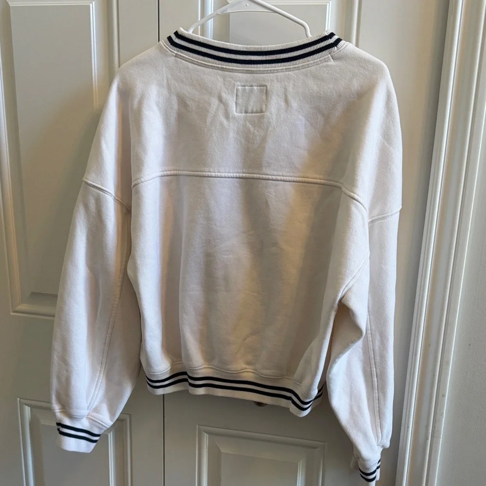 Abercrombie fleece V-Neck Stripe Trim sweatshirt - Picture 2 of 4